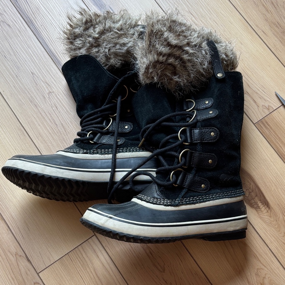 Sorel Black and Gray Winter Boots with Faux Fur